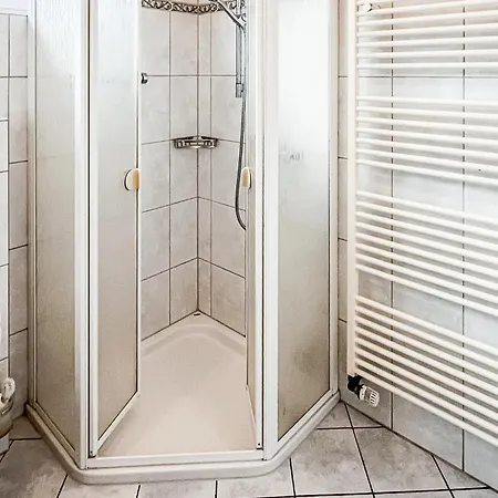 3 Bedroom Amazing In Hébergement de vacances Fleringen